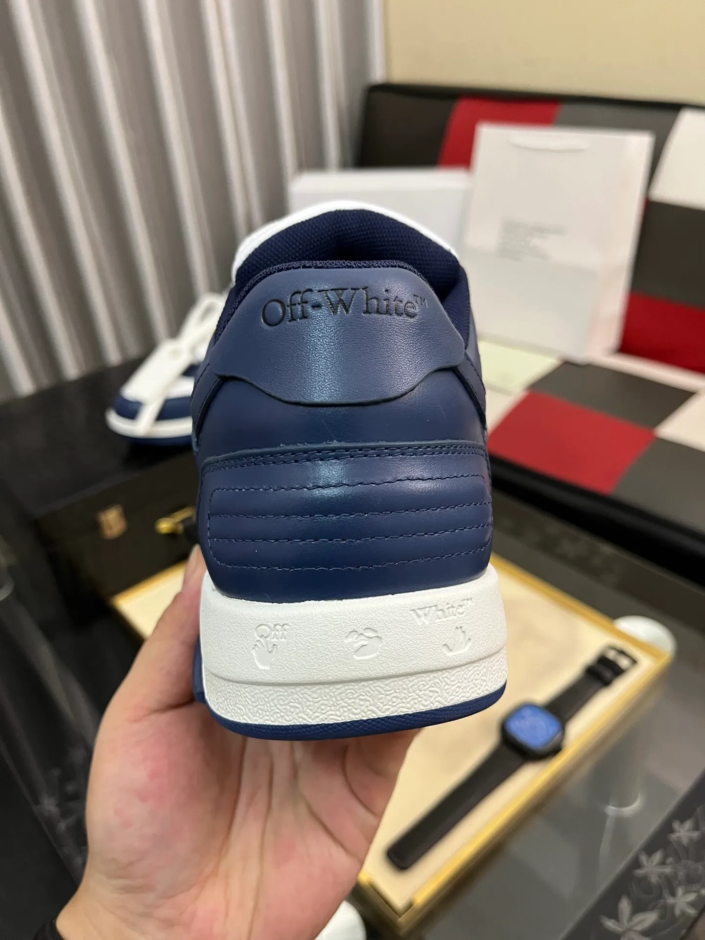 Men's shoes 💰600⌚️⌚️ OFF-White C/O VirGil Abloh fashionable and versatile casual shoes. Exclusive first release of the new model. Made of environmentally friendly cowhide leather and mesh fabric upper material. The insole is embedded with foam cushioning EVA material. The correct midsole is equipped with EVA lightweight cushioning. External tooth nail rubber outsole. The correct accessories can be customized simultaneously. Women's model: 35-40 Men's model: 39-45